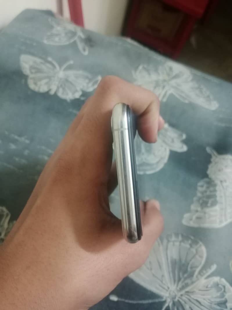 Apple iPhone 11 Pro 2