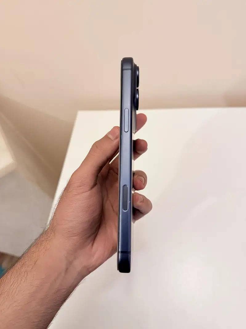 Apple iPhone 17 Pro Max 4