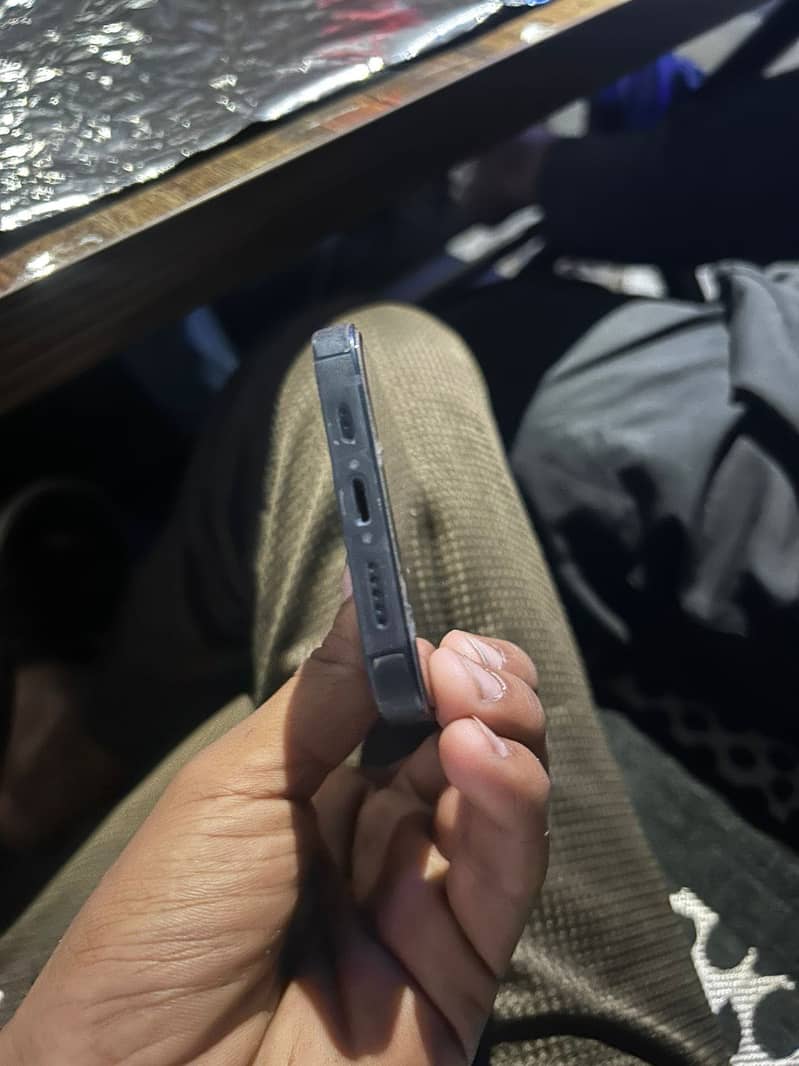 Apple iPhone 13 0
