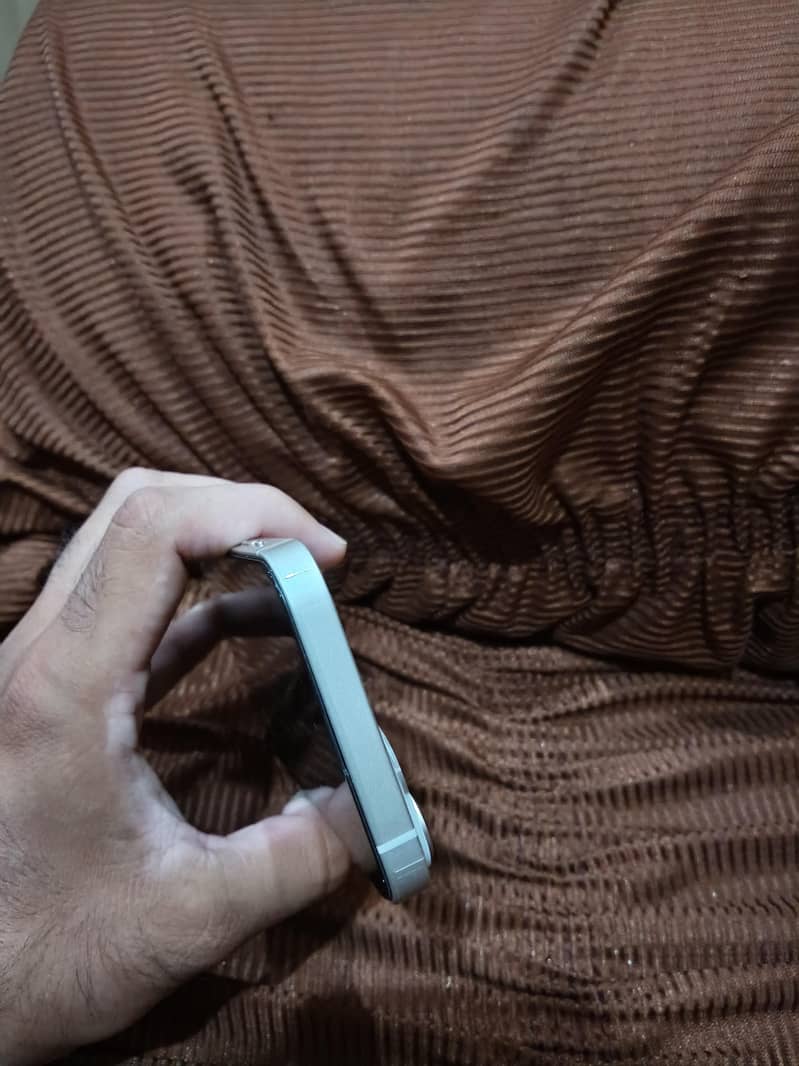 Apple iPhone 14 3
