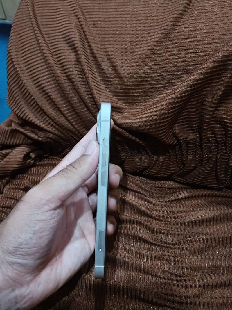 Apple iPhone 14 4
