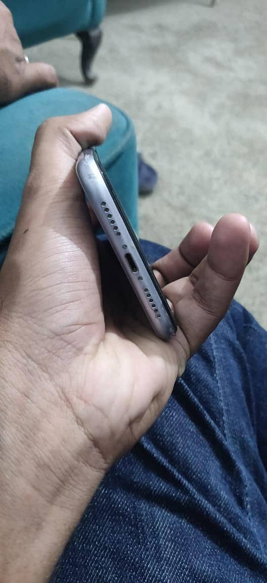 Apple iPhone 11 6
