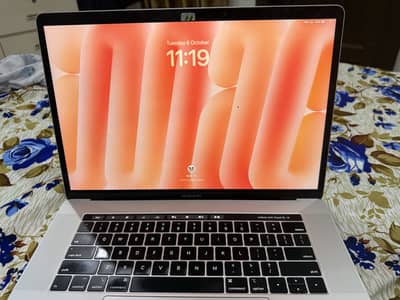 MacBook Pro 2018 10 by 10 256 GB
