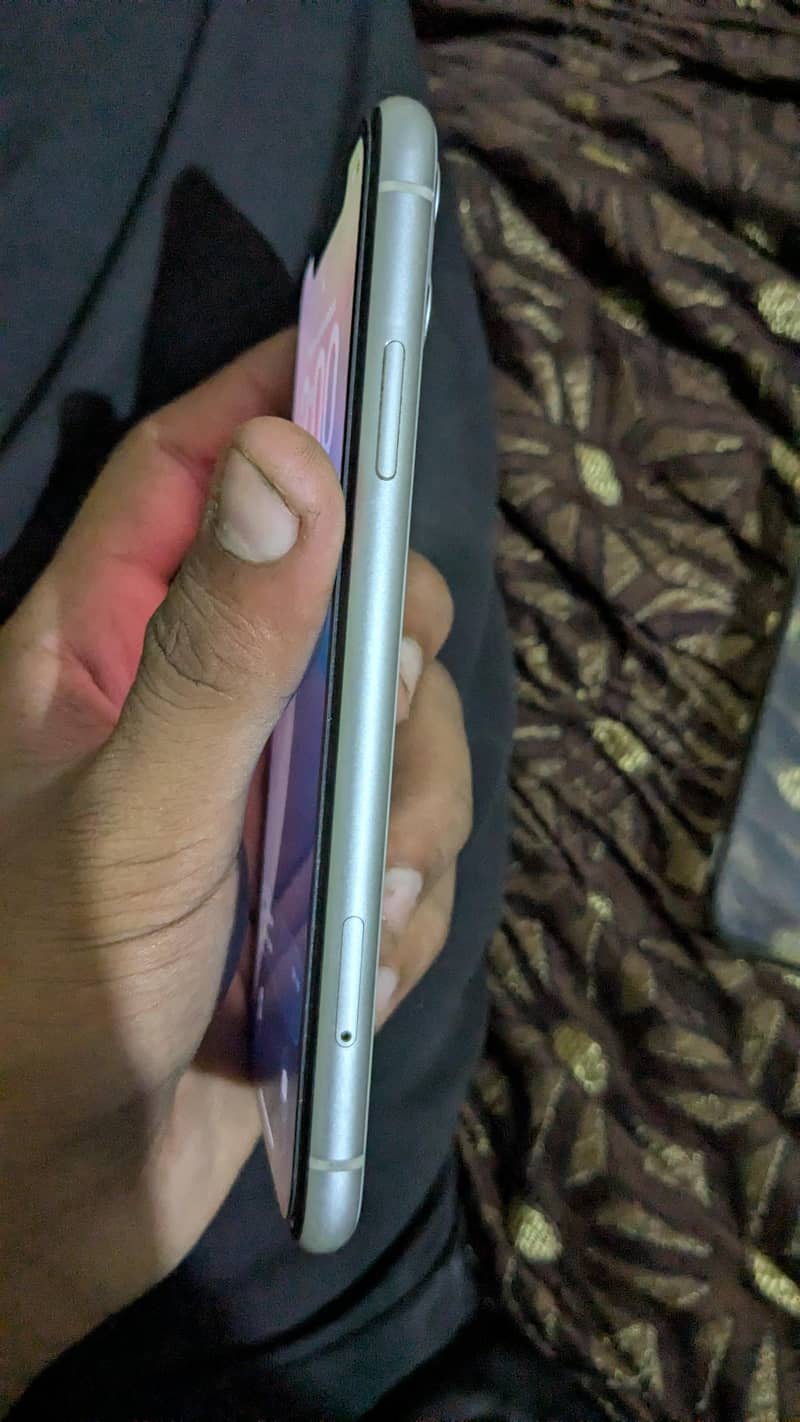 Apple iPhone 11 6