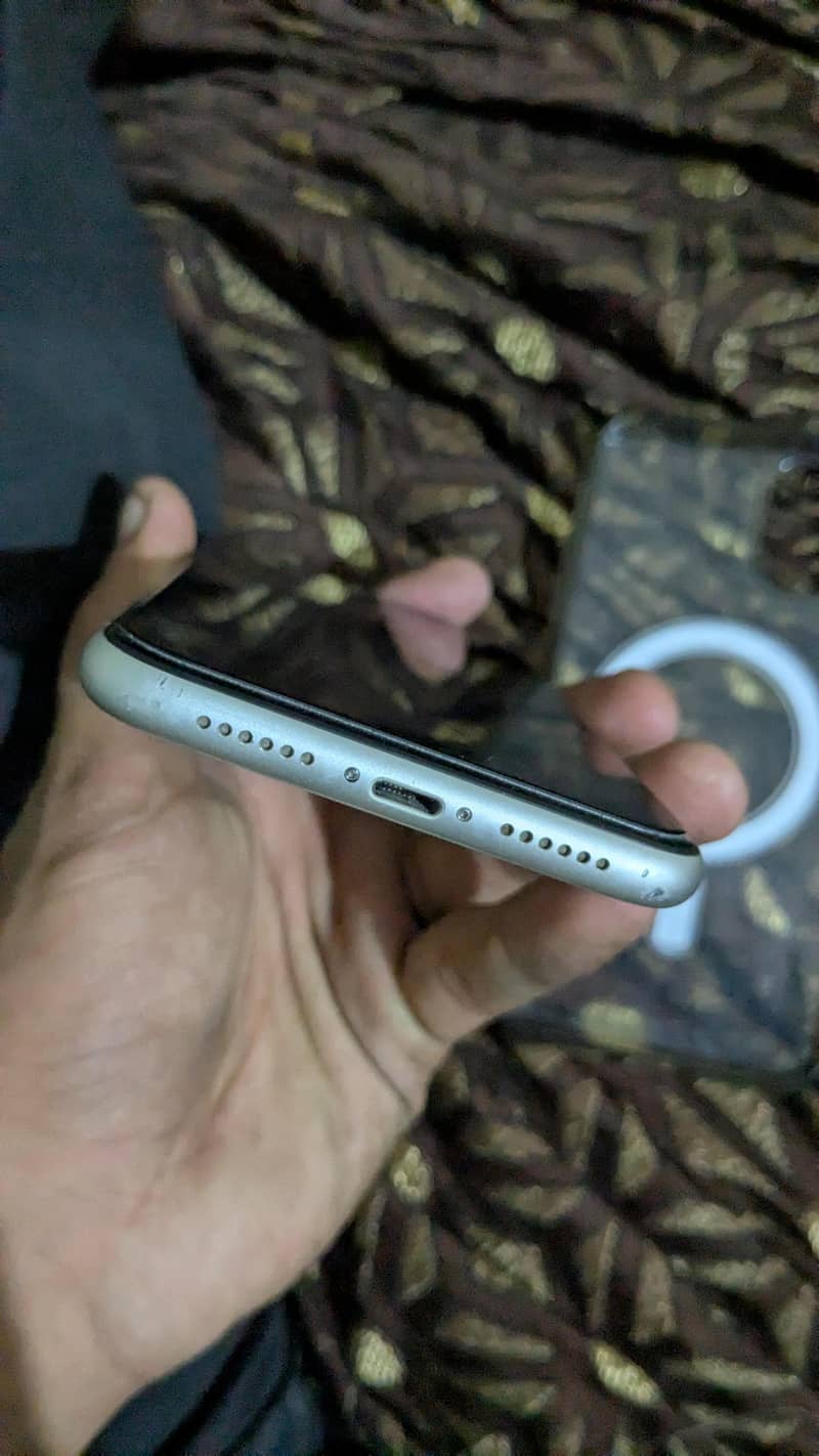 Apple iPhone 11 7