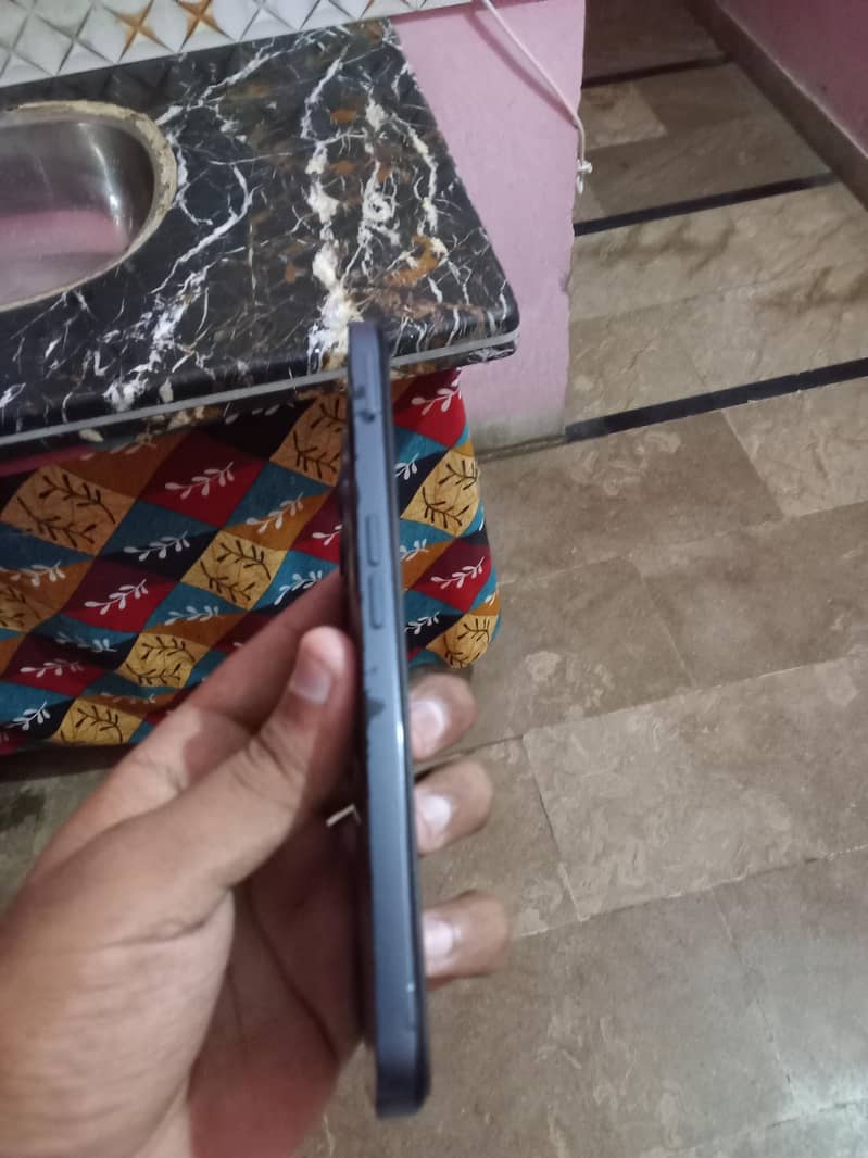 Realme C35 4