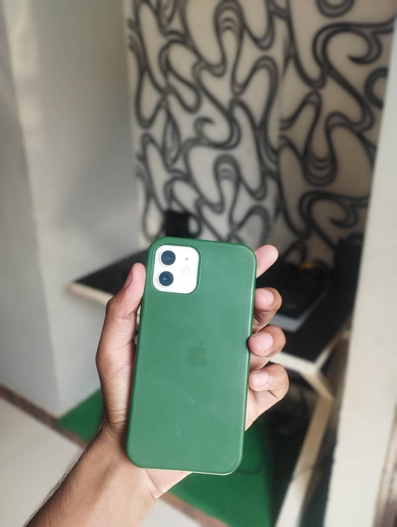Apple iPhone 12 1
