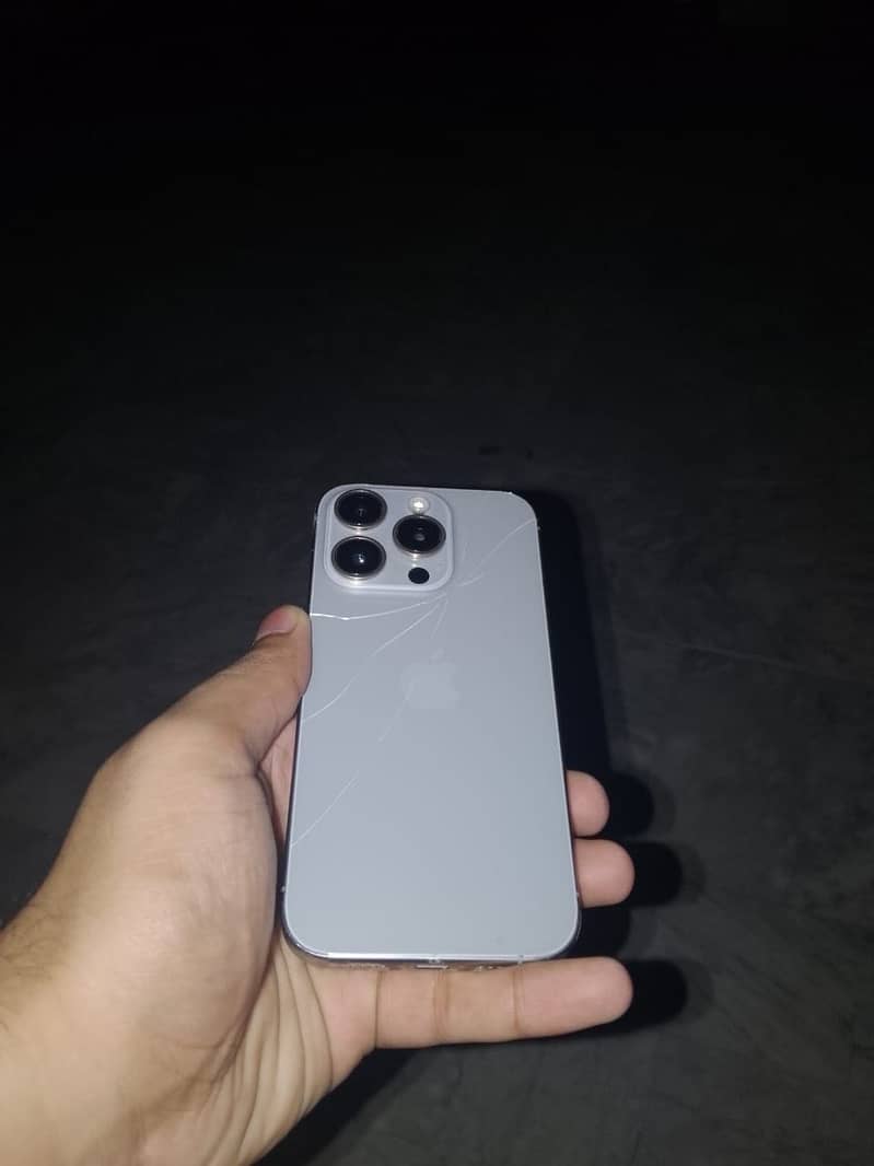 Apple iPhone 15 Pro 2