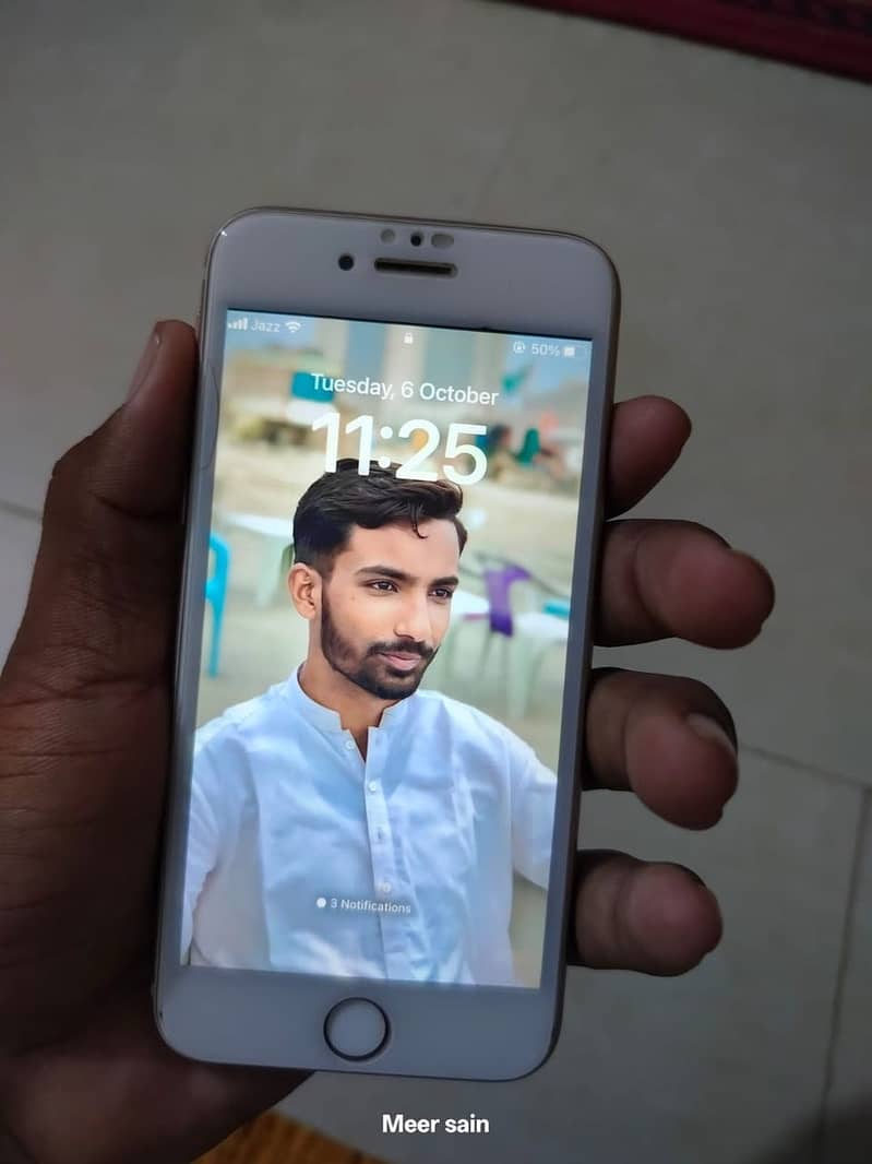 Apple iPhone 8 1