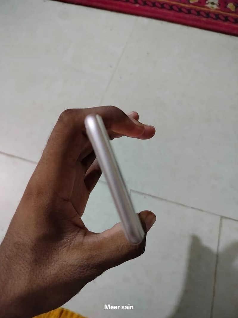 Apple iPhone 8 3