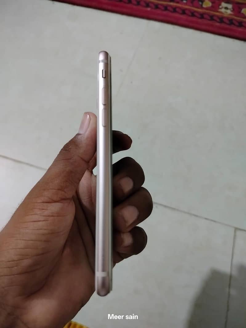 Apple iPhone 8 4