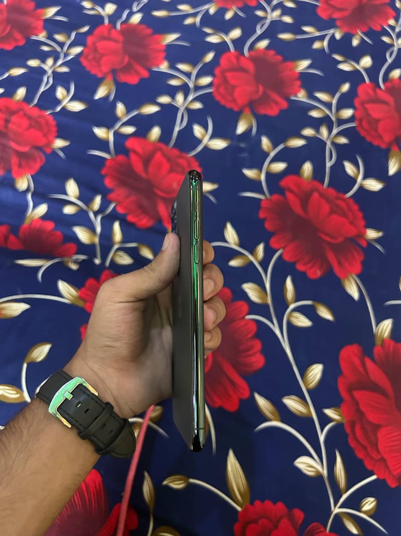 Apple iPhone 11 Pro Max 1