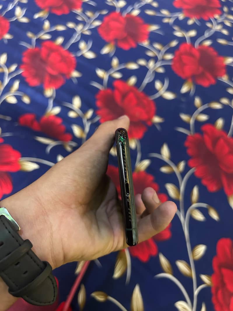 Apple iPhone 11 Pro Max 2