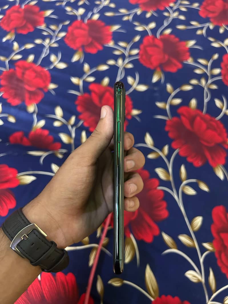 Apple iPhone 11 Pro Max 3