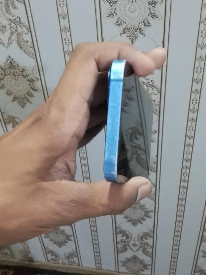Apple iPhone 13 2