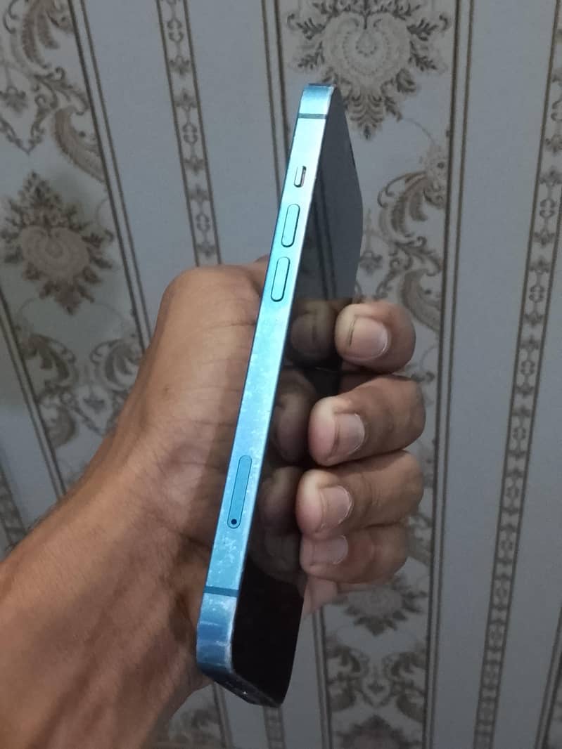 Apple iPhone 13 3