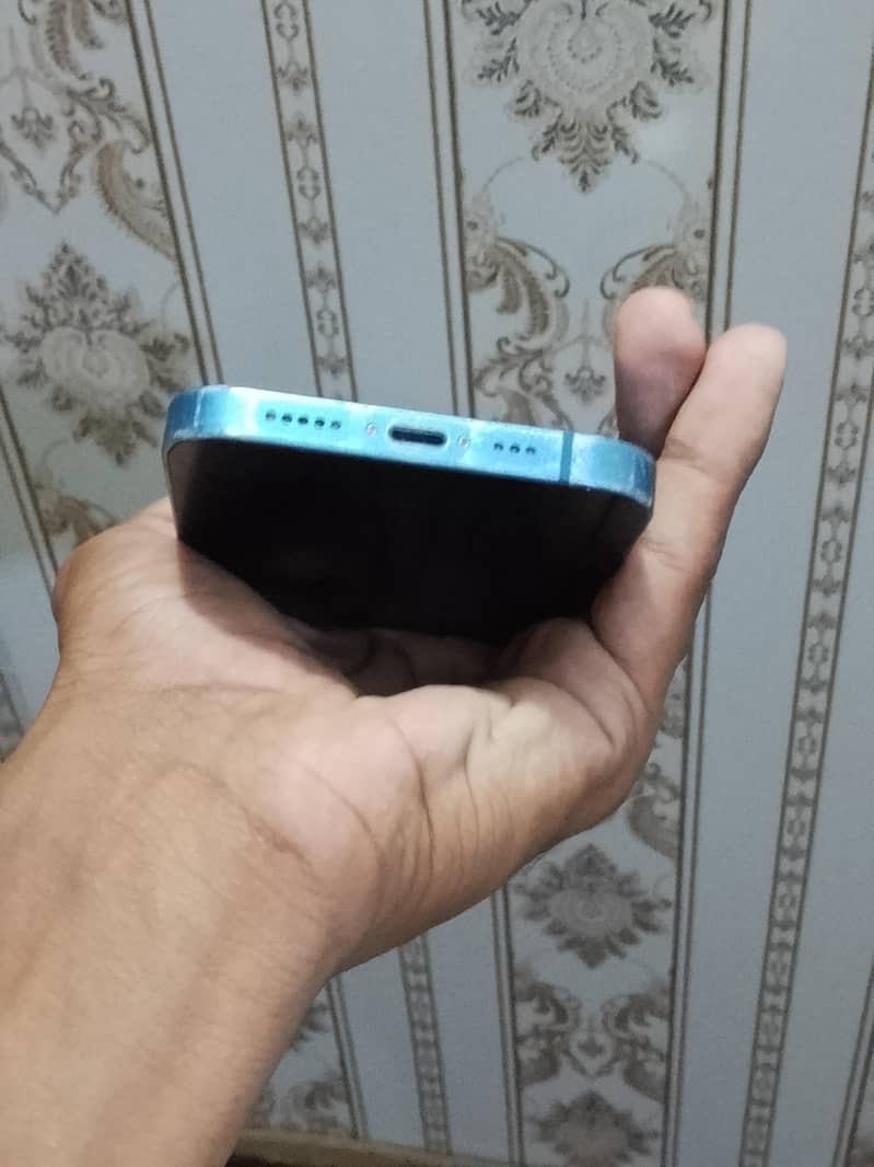 Apple iPhone 13 4