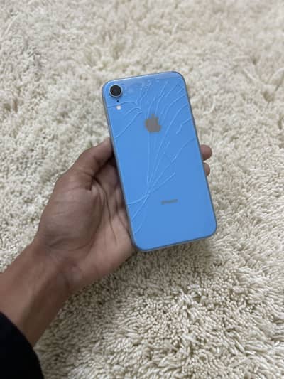 iPhone XR all ok 10/10 mint condition 78 battery only back glass crack