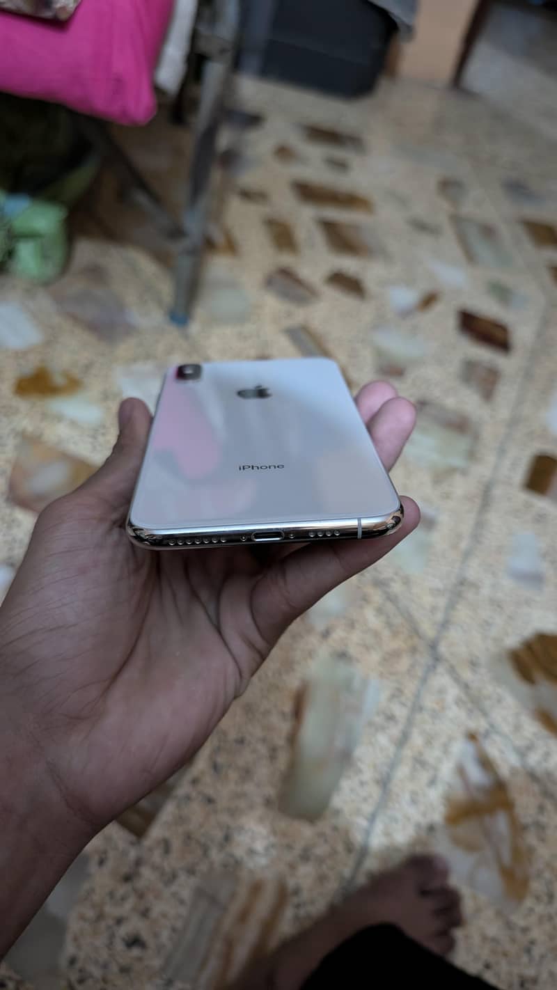 Apple iPhone XS Max 1