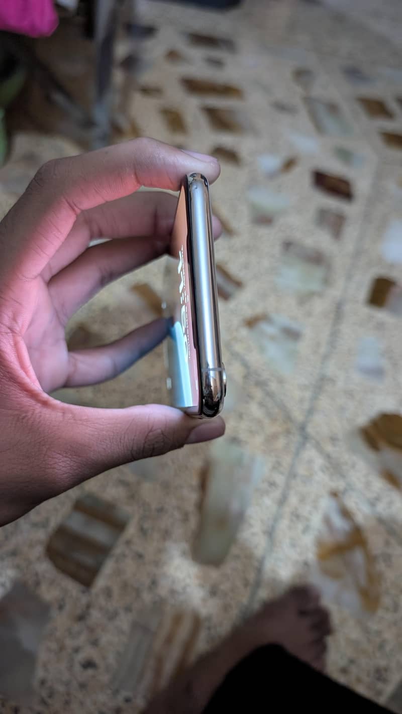 Apple iPhone XS Max 2