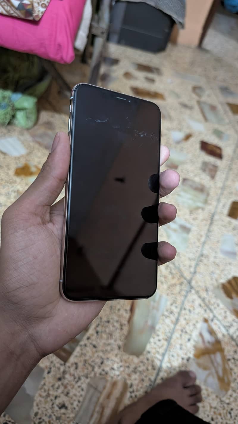 Apple iPhone XS Max 3