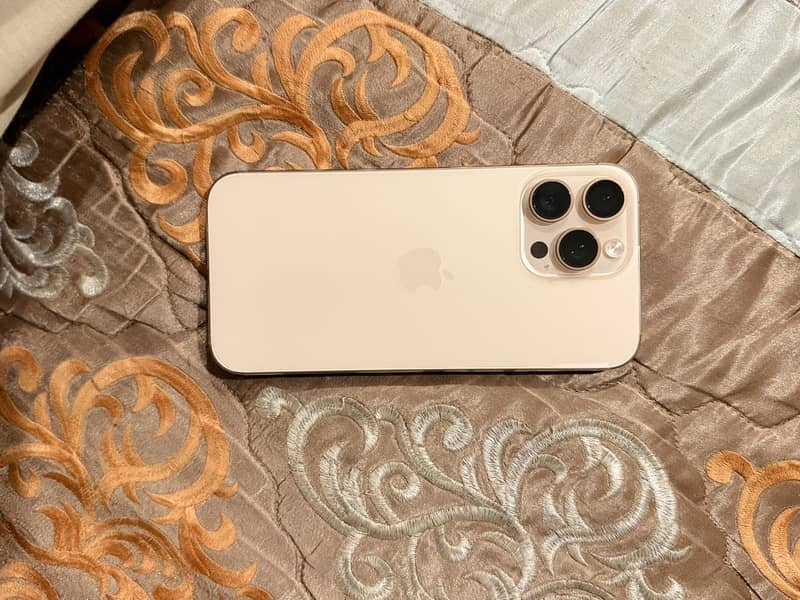Apple iPhone 16 Pro Max 1