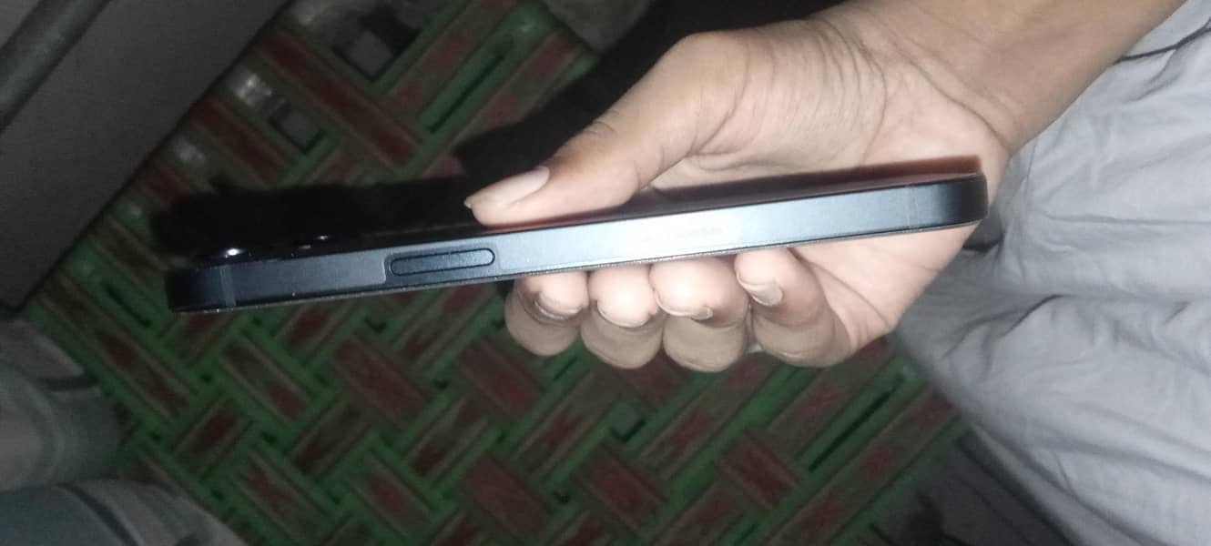 Apple iPhone 13 1