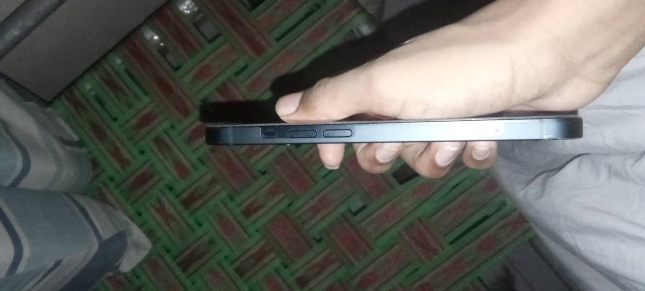 Apple iPhone 13 4