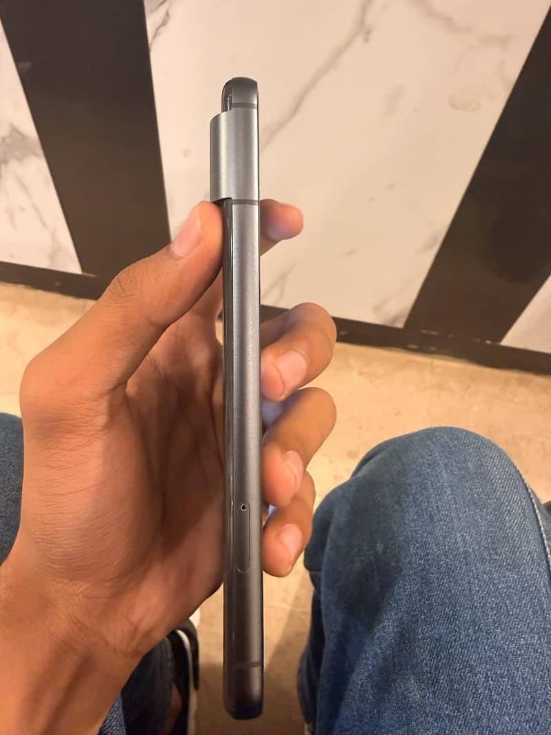 Google Pixel 8 4