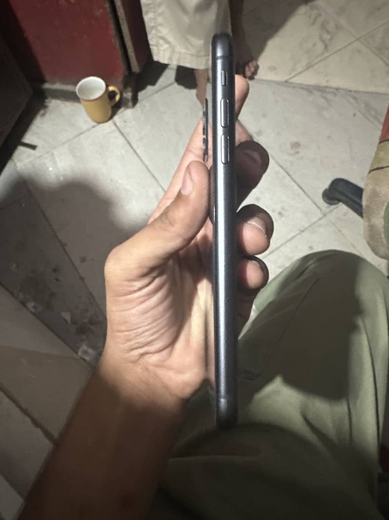Apple iPhone 11 3