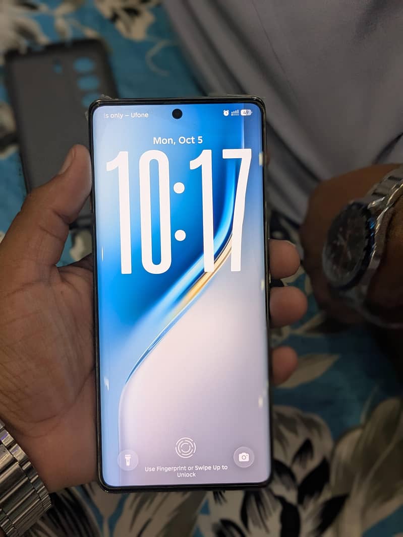 Tecno CAMON 40 Pro 1