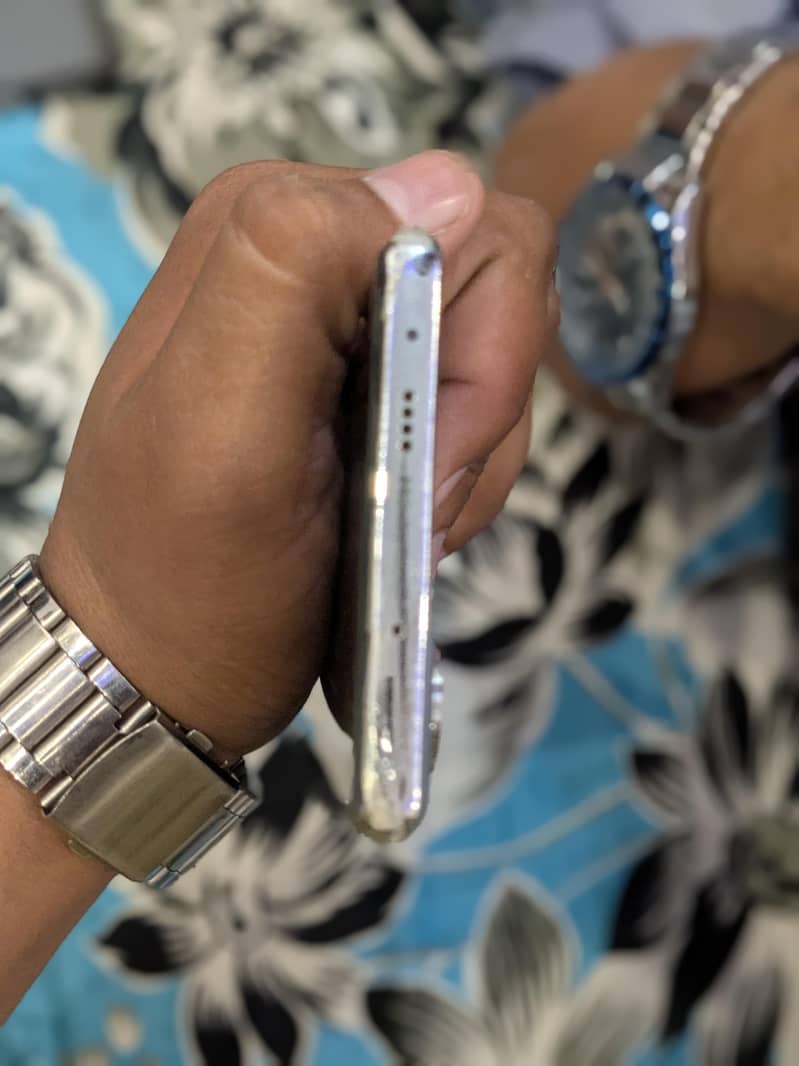 Tecno CAMON 40 Pro 4