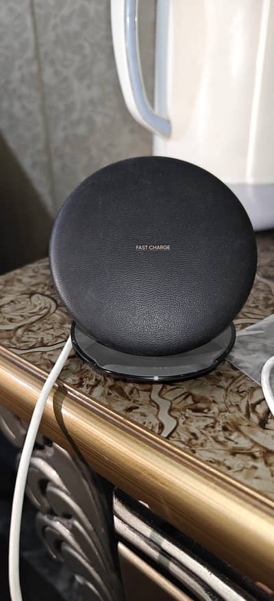 Original Samsung Fast Charge Wireless Charger Stand (EP-PG950)