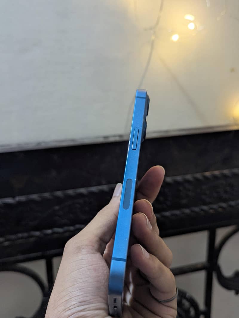 Apple iPhone 13 6