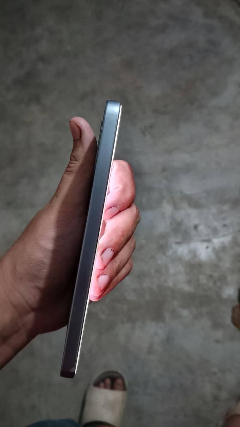 OPPO A6 Pro 4