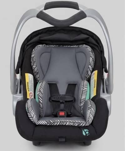 Baby Trend Carry Cot / Infant Car Seat with Base - Excellent Condition