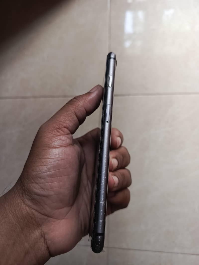 Apple iPhone 8 Plus 1
