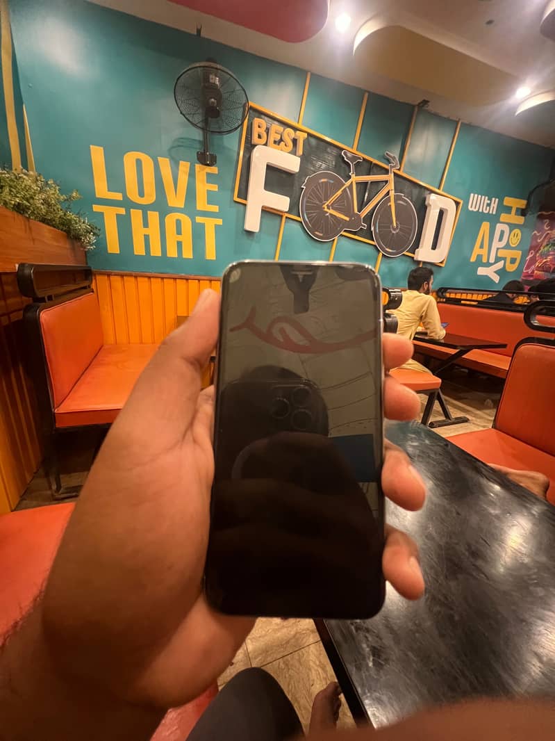 Apple iPhone 11 Pro 3