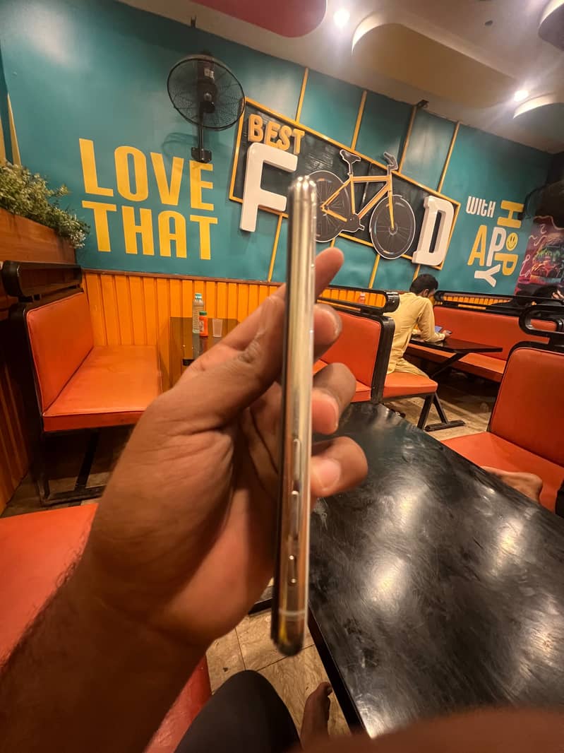 Apple iPhone 11 Pro 5