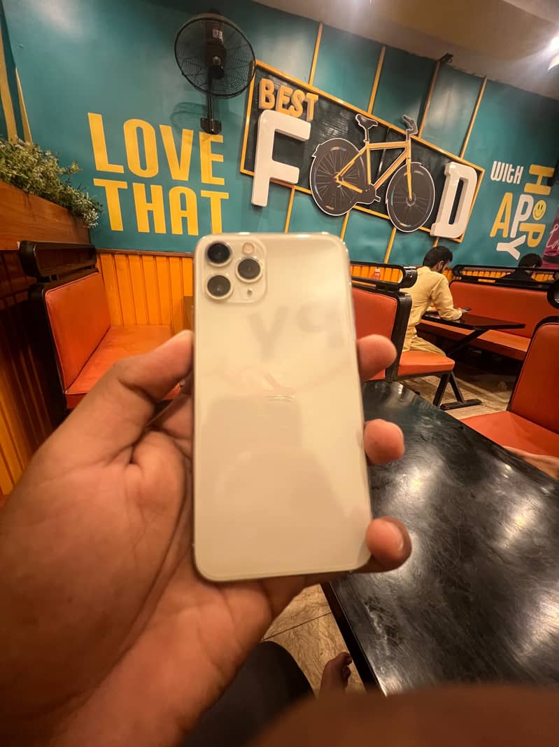 Apple iPhone 11 Pro 6