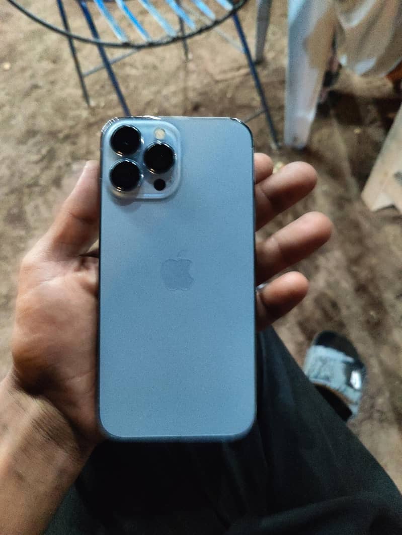 Apple iPhone 13 Pro Max 1