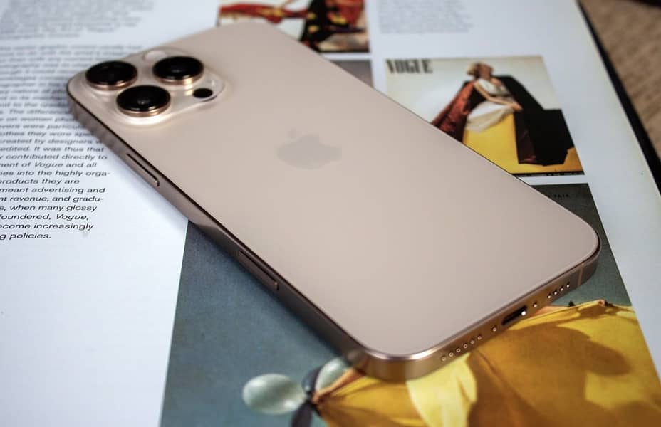 Apple iPhone 16 Pro Max 0