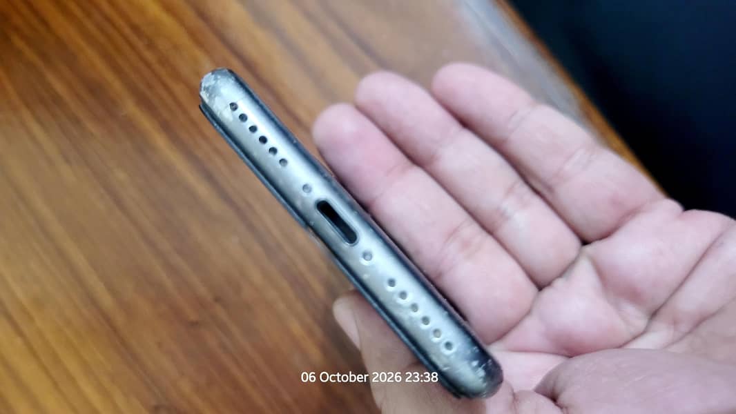 Apple iPhone 8 3