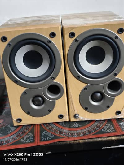 Denon by Marshall Bookshelf 10/9 condition