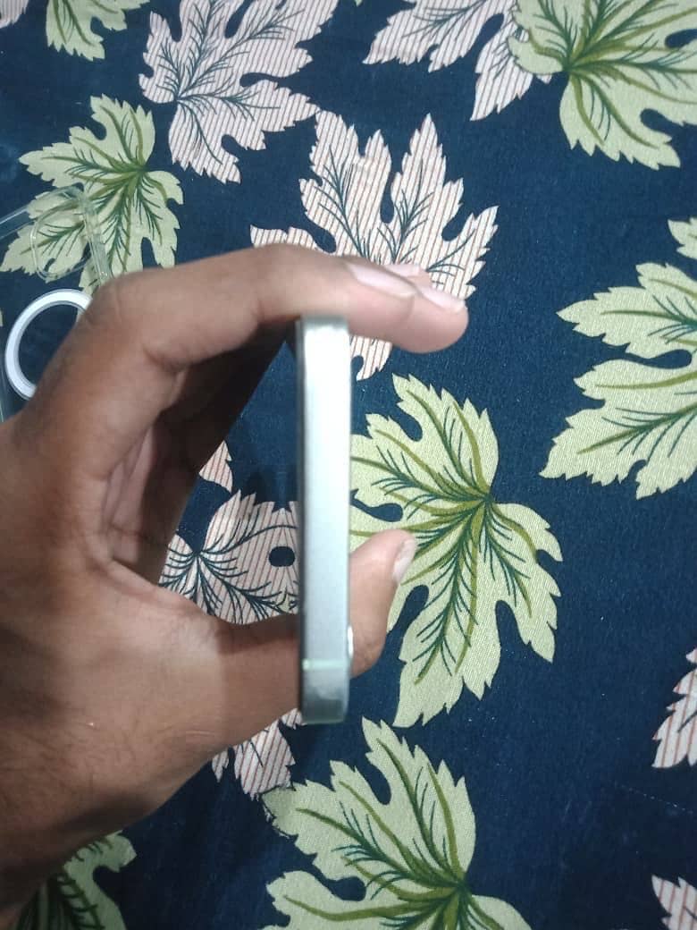 Apple iPhone 12 3