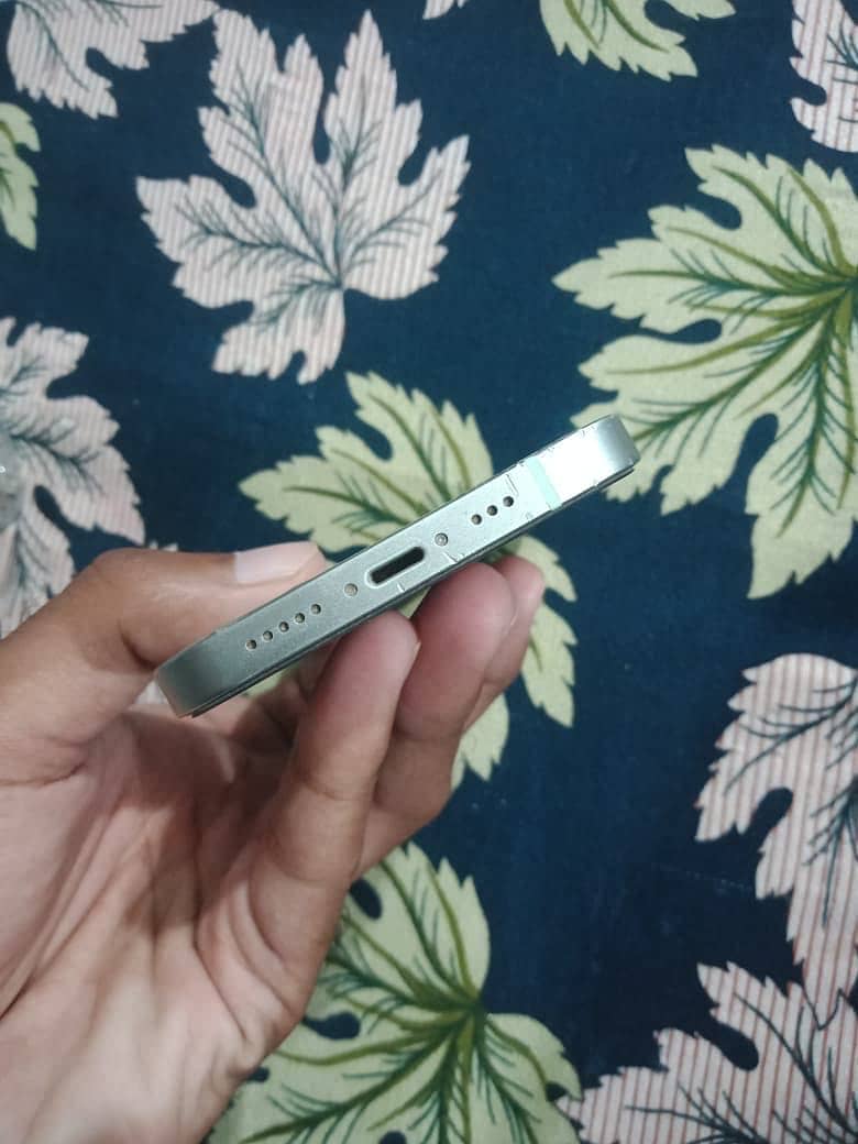Apple iPhone 12 5