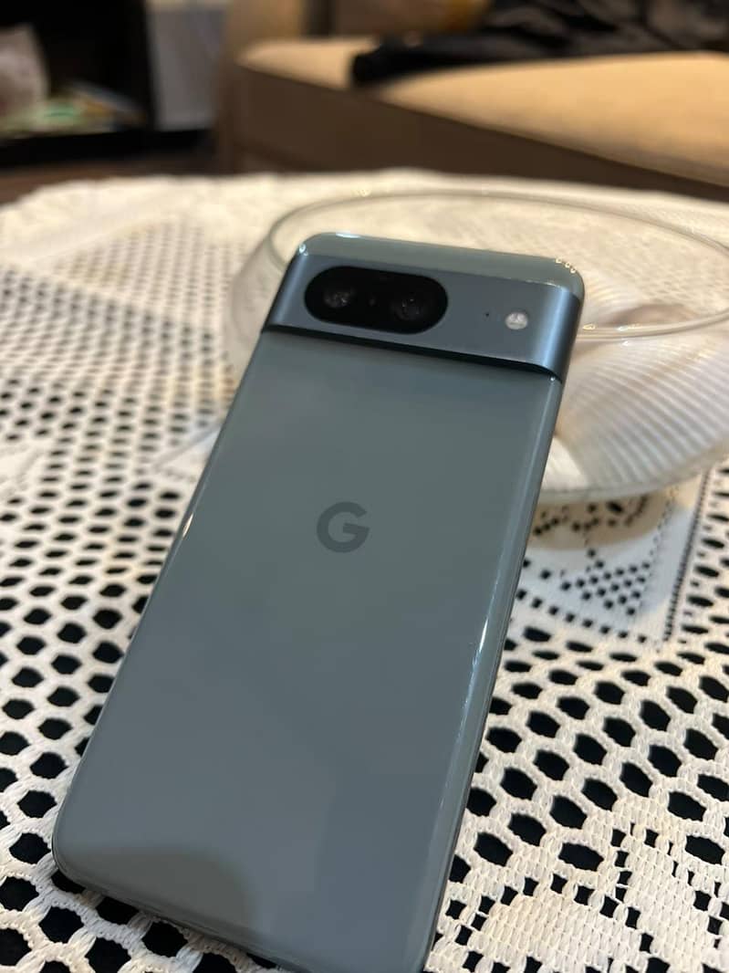 Google Pixel 8 4