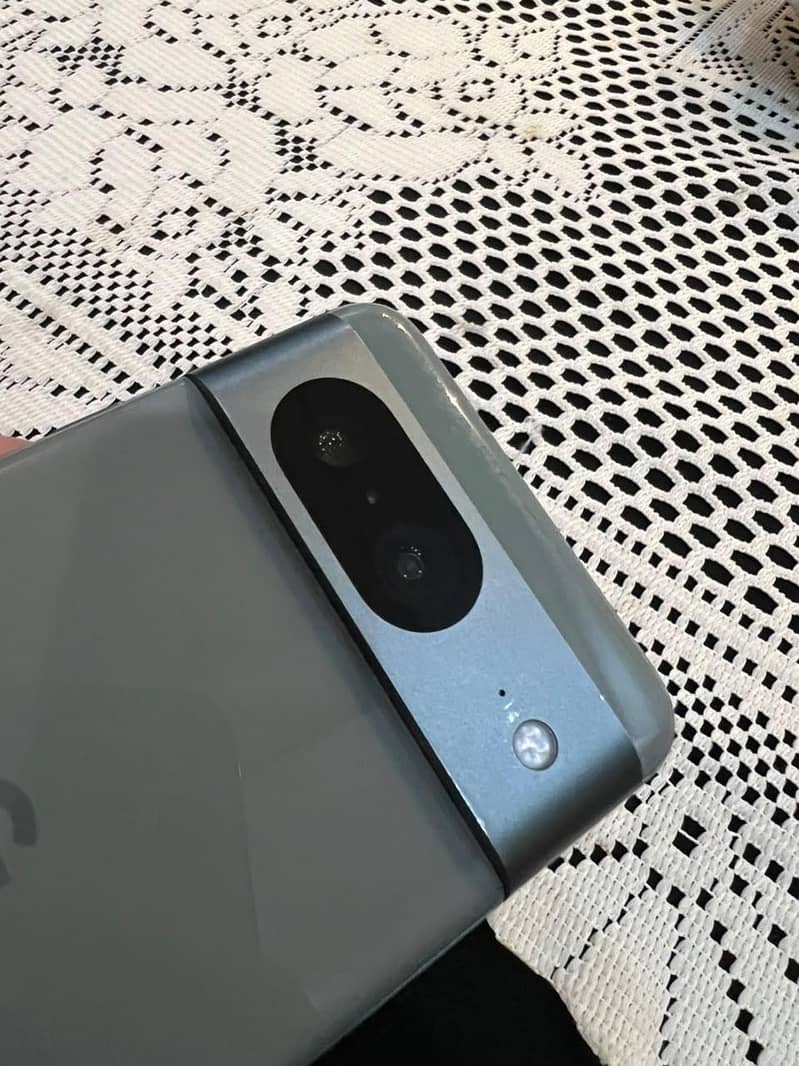 Google Pixel 8 6