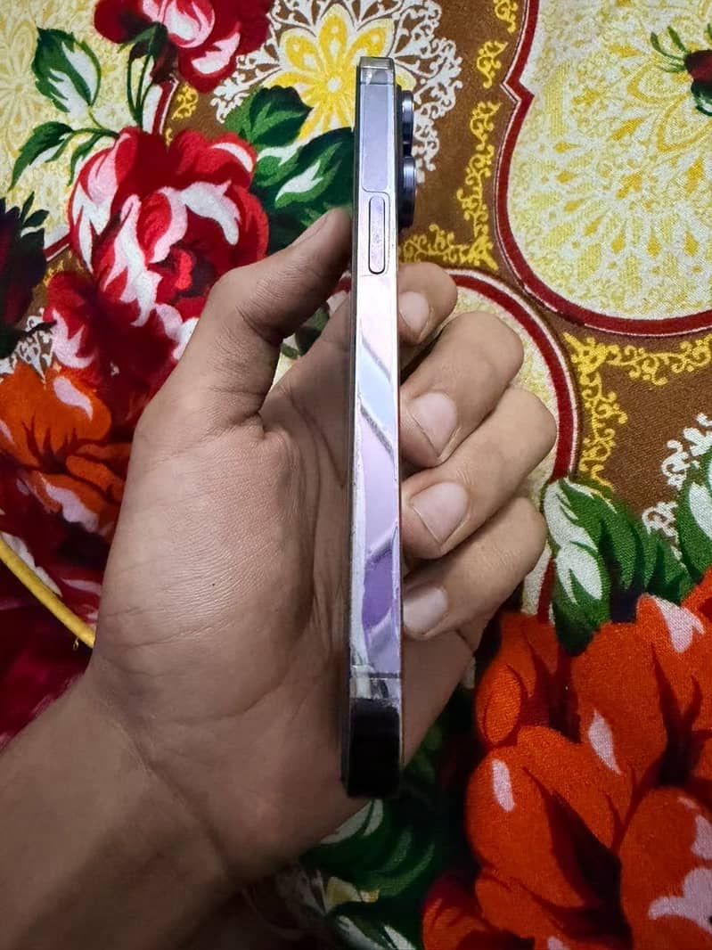 Apple iPhone 14 Pro 4