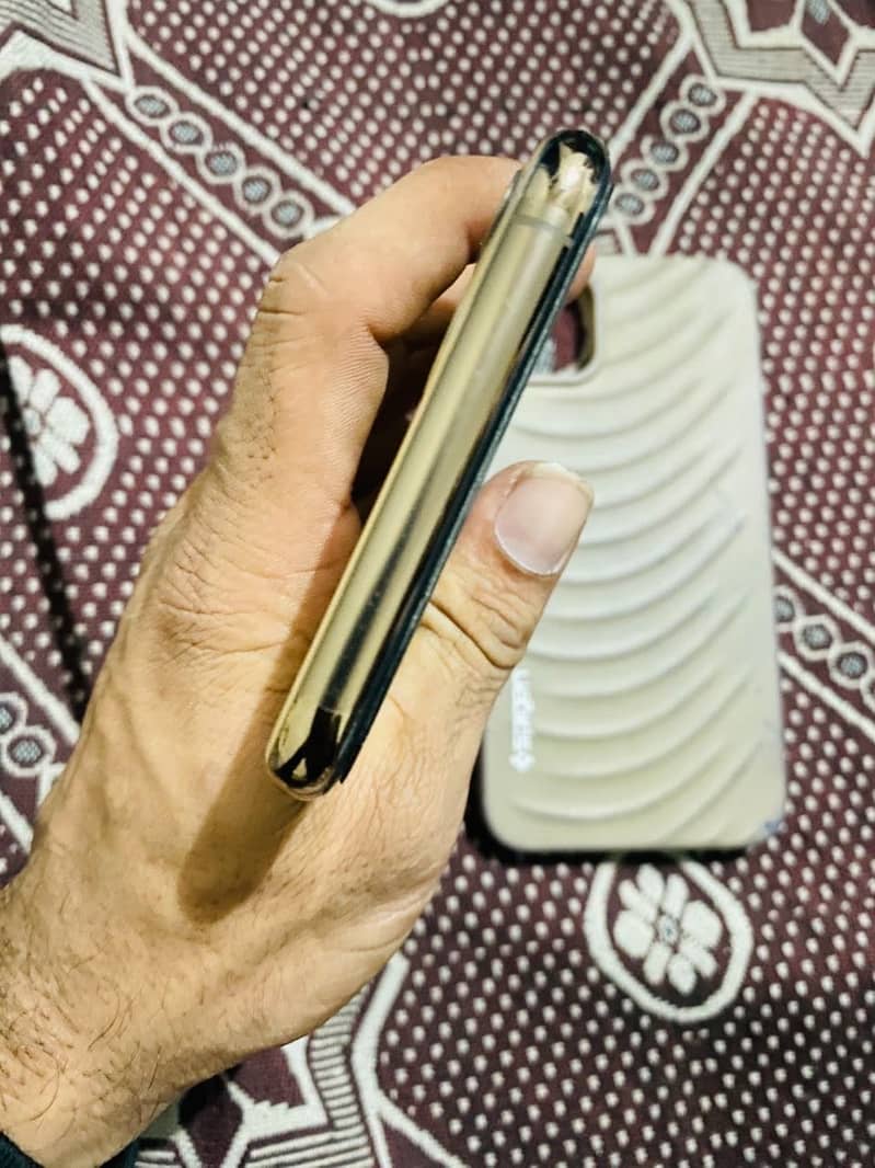 Apple iPhone 11 Pro Max 2